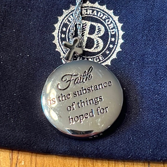 Bradford Exchange Holy Land Sand Diamond Necklace w/ Greg Olsen Art 18” Necklace - Picture 3 of 10